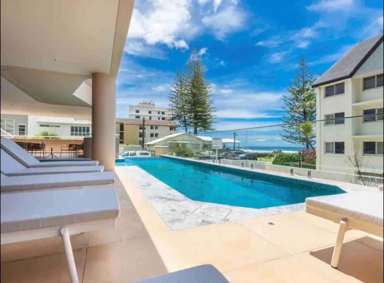 Three Bedroom Beachfront Apartment Gold Coast