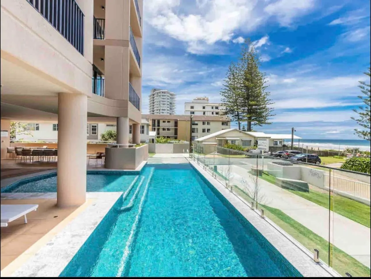 Three Bedroom Beachfront Apartment Gold Coast
