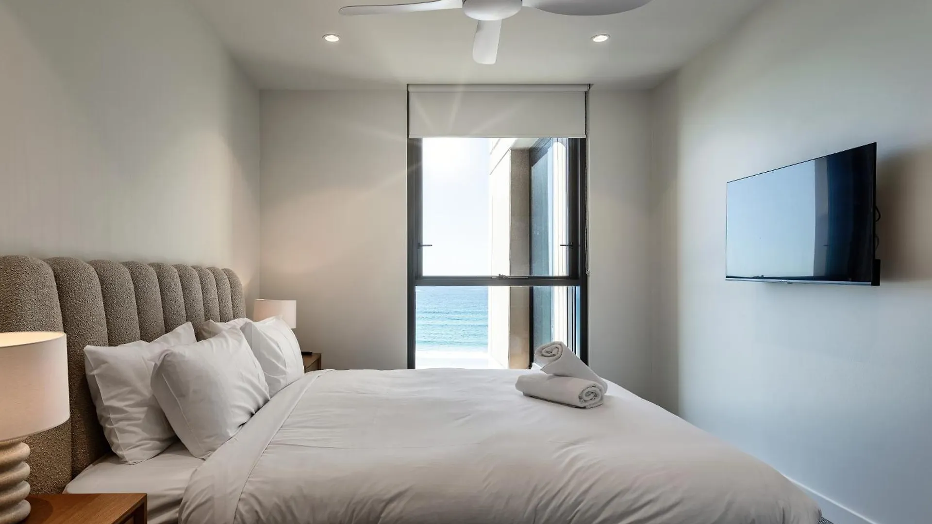 Three Bedroom Beachfront Apartment Gold Coast