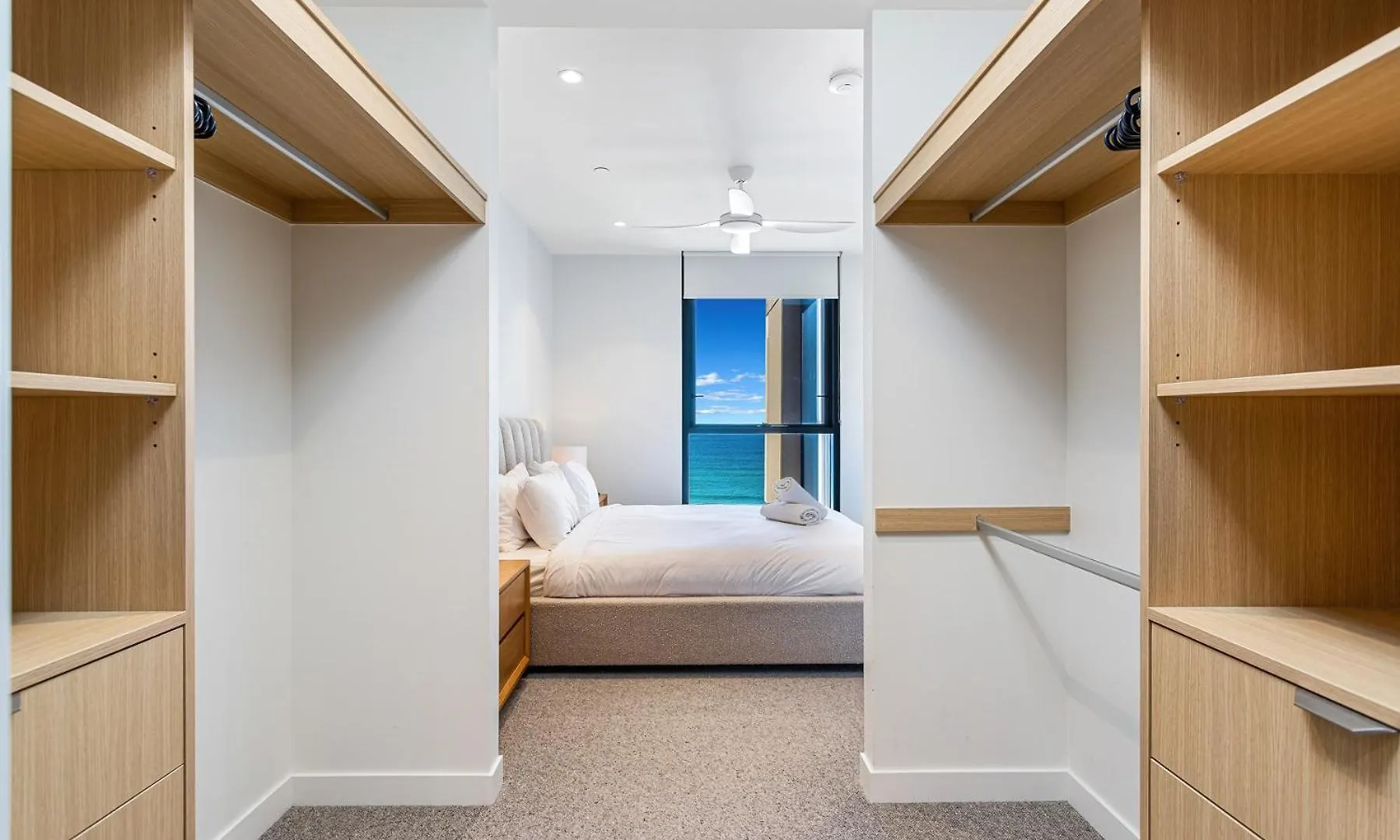 Three Bedroom Beachfront Apartment Gold Coast Australia
