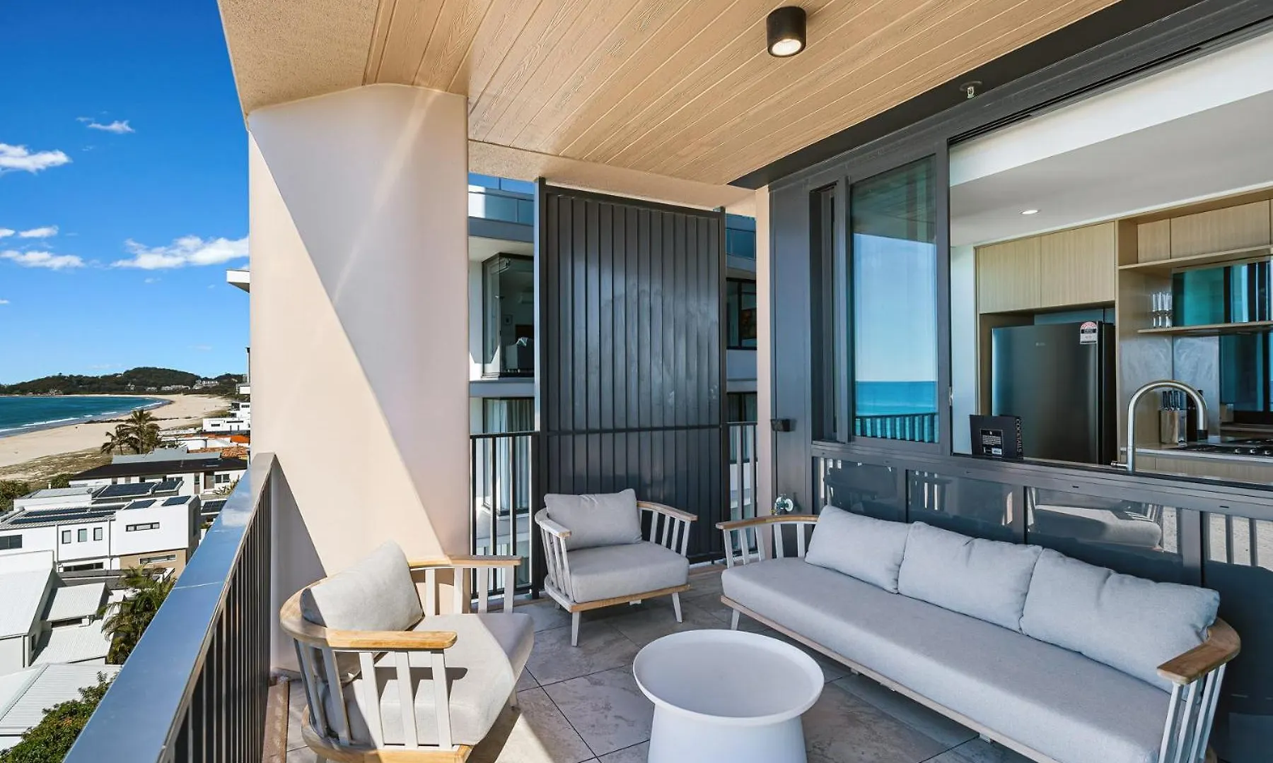 Three Bedroom Beachfront Apartment Gold Coast