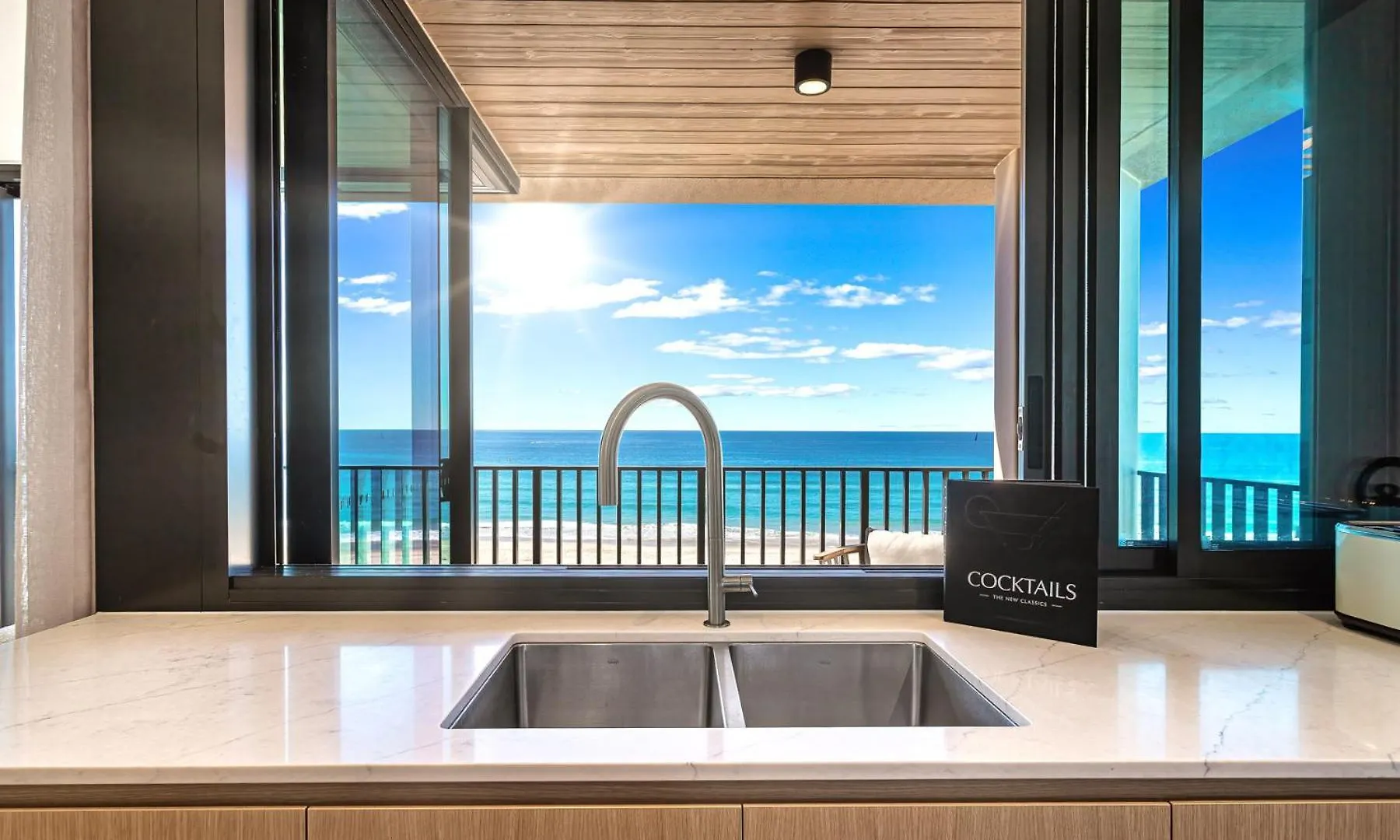 Three Bedroom Beachfront Apartment Gold Coast Australia