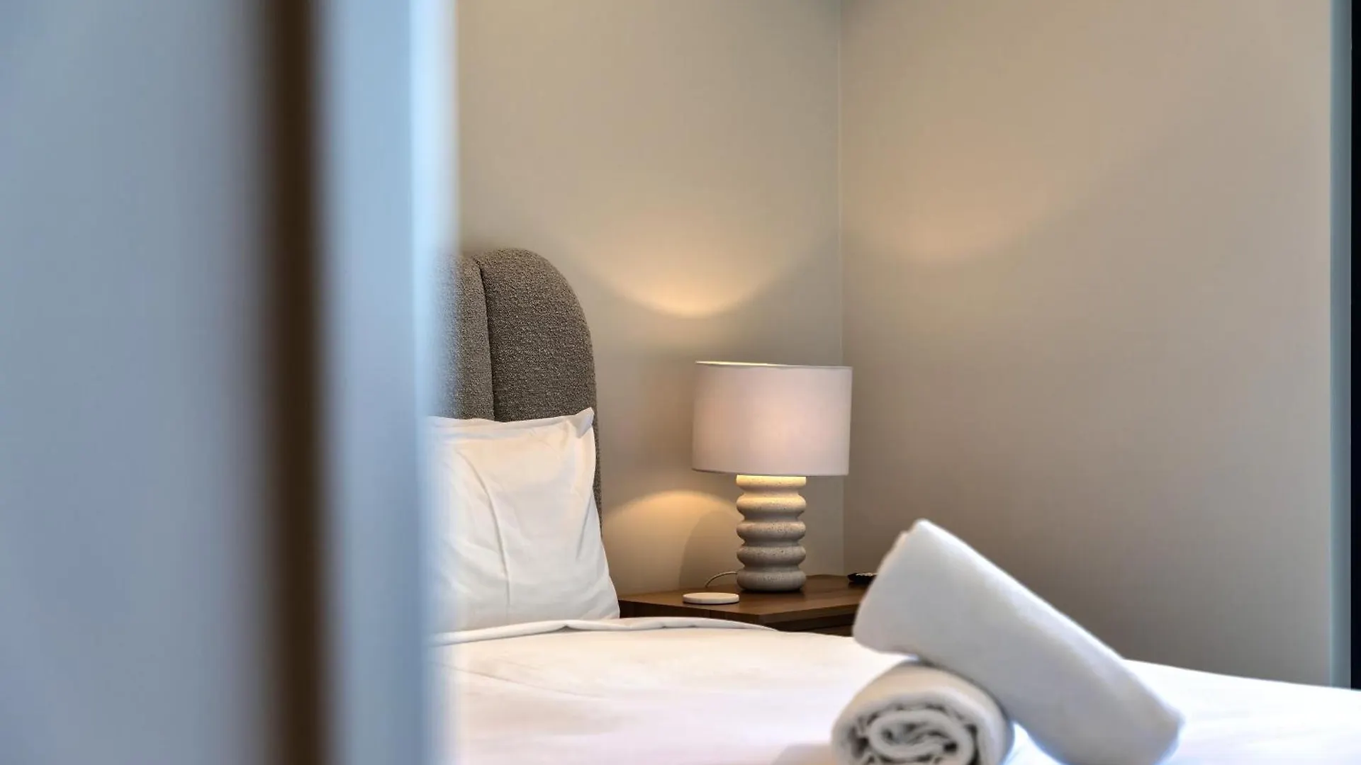 Three Bedroom Beachfront Apartment Gold Coast Australia