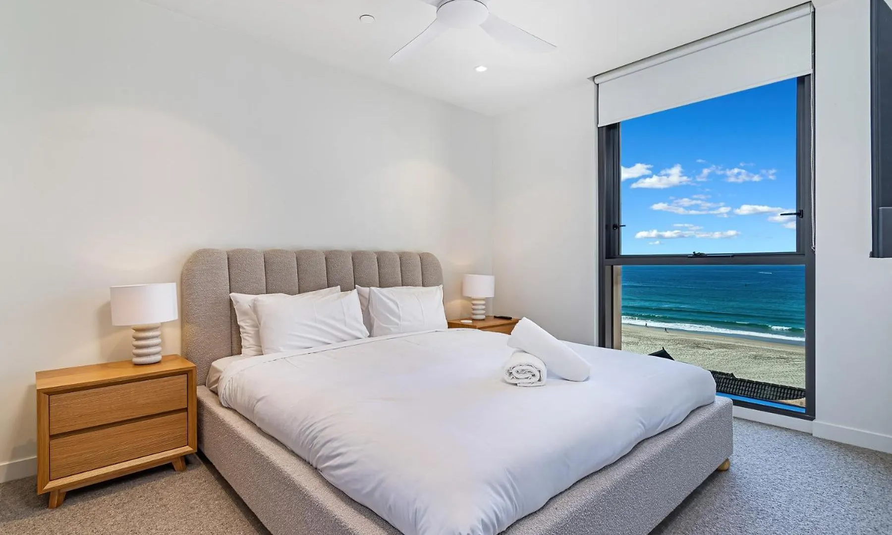 Three Bedroom Beachfront Apartment Gold Coast