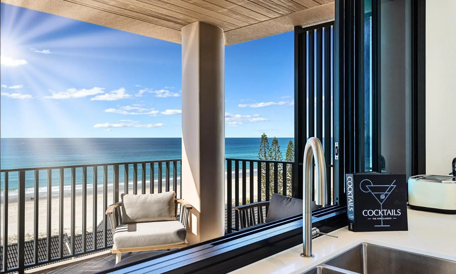 Three Bedroom Beachfront Apartment Gold Coast Australia
