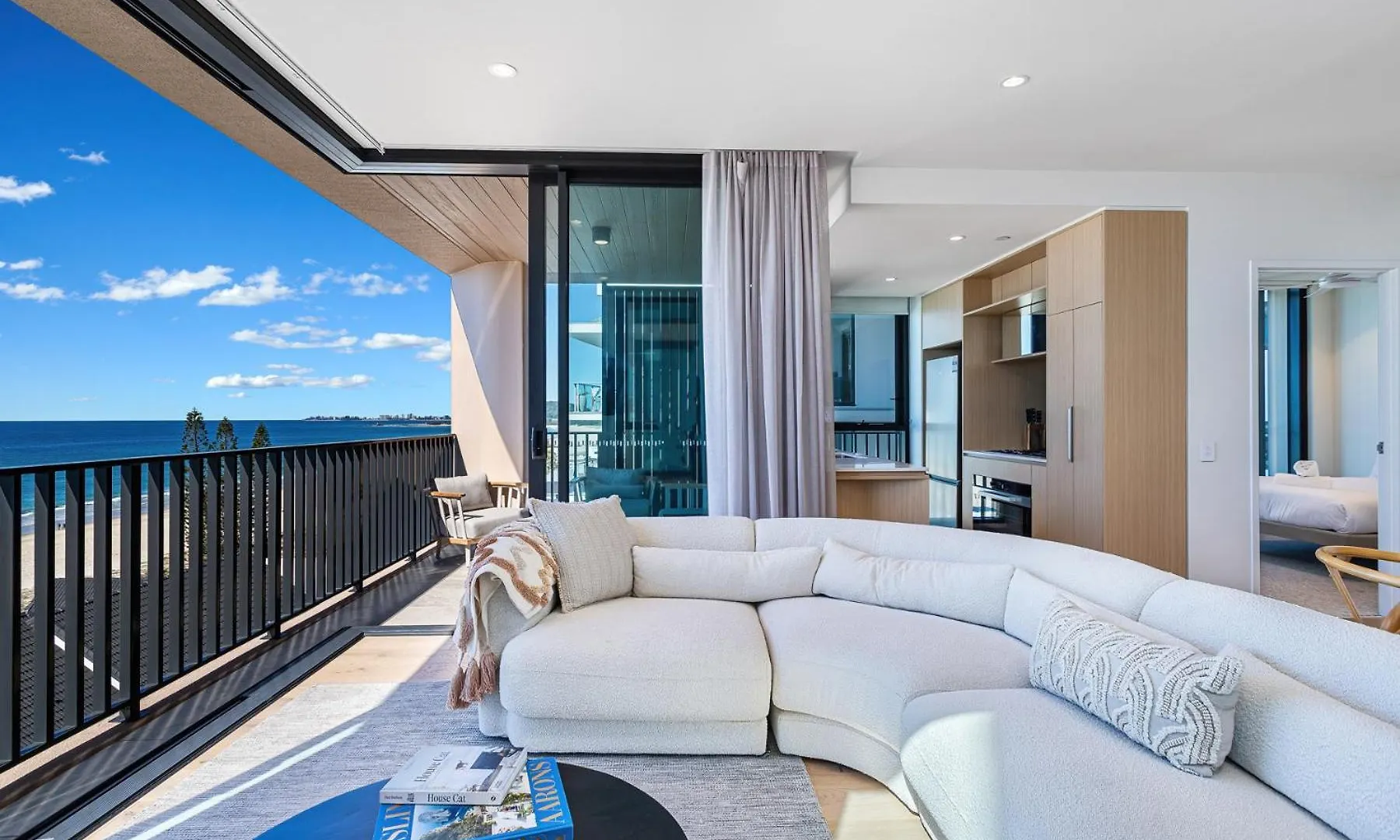 Three Bedroom Beachfront Apartment Gold Coast