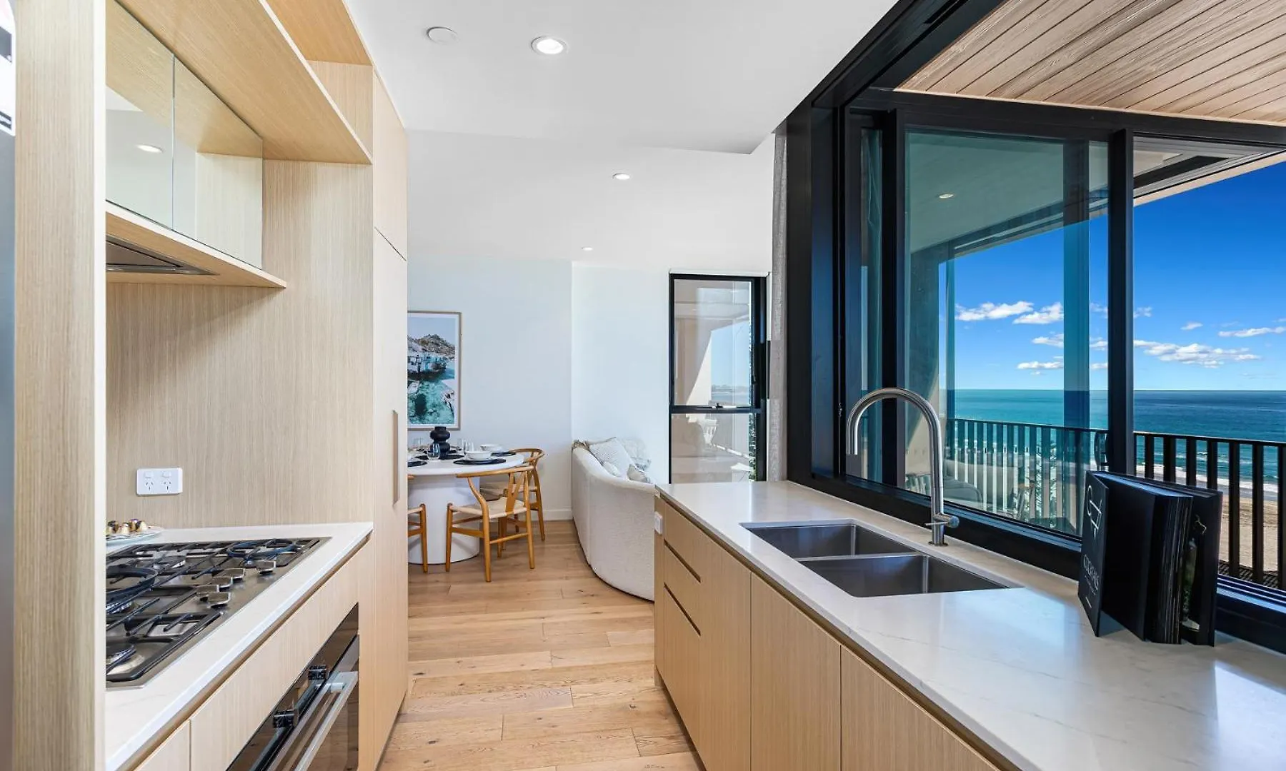 Three Bedroom Beachfront Apartment Gold Coast