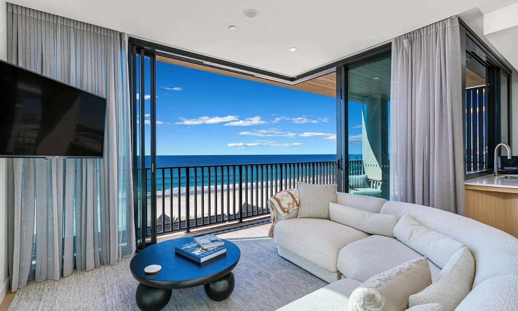 Three Bedroom Beachfront Apartment Gold Coast
