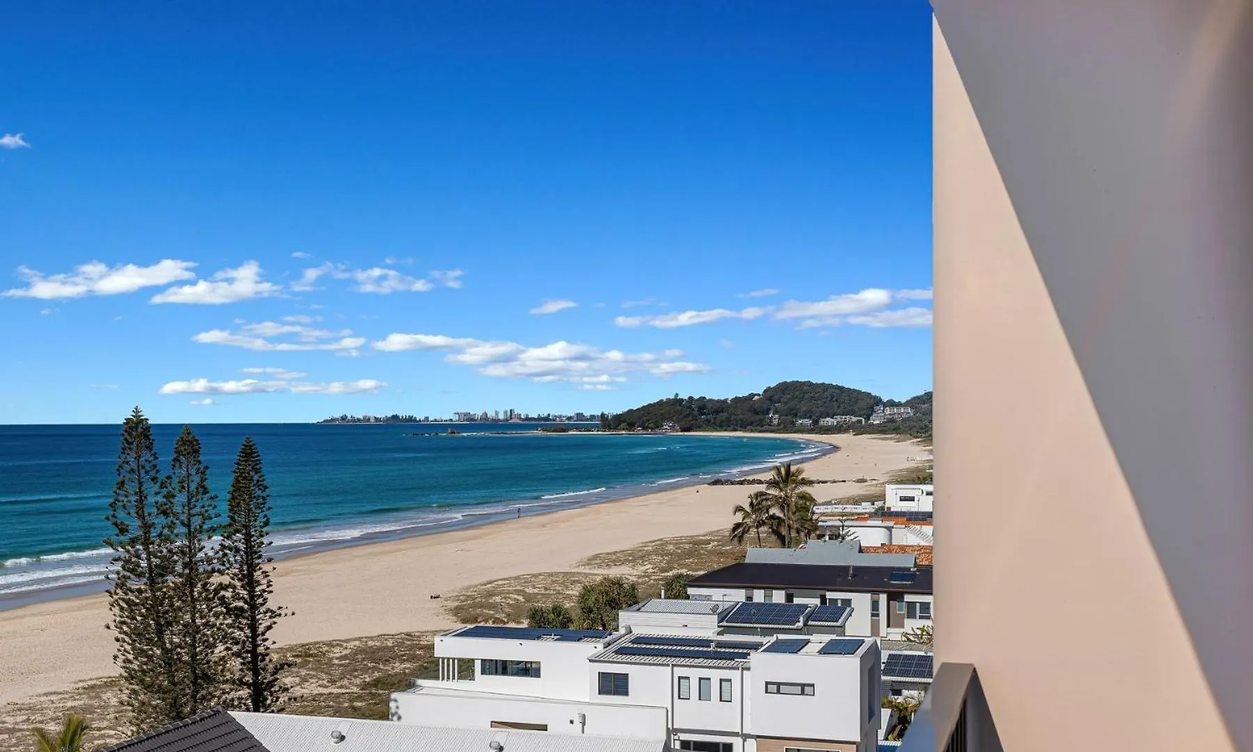 Three Bedroom Beachfront Apartment Gold Coast