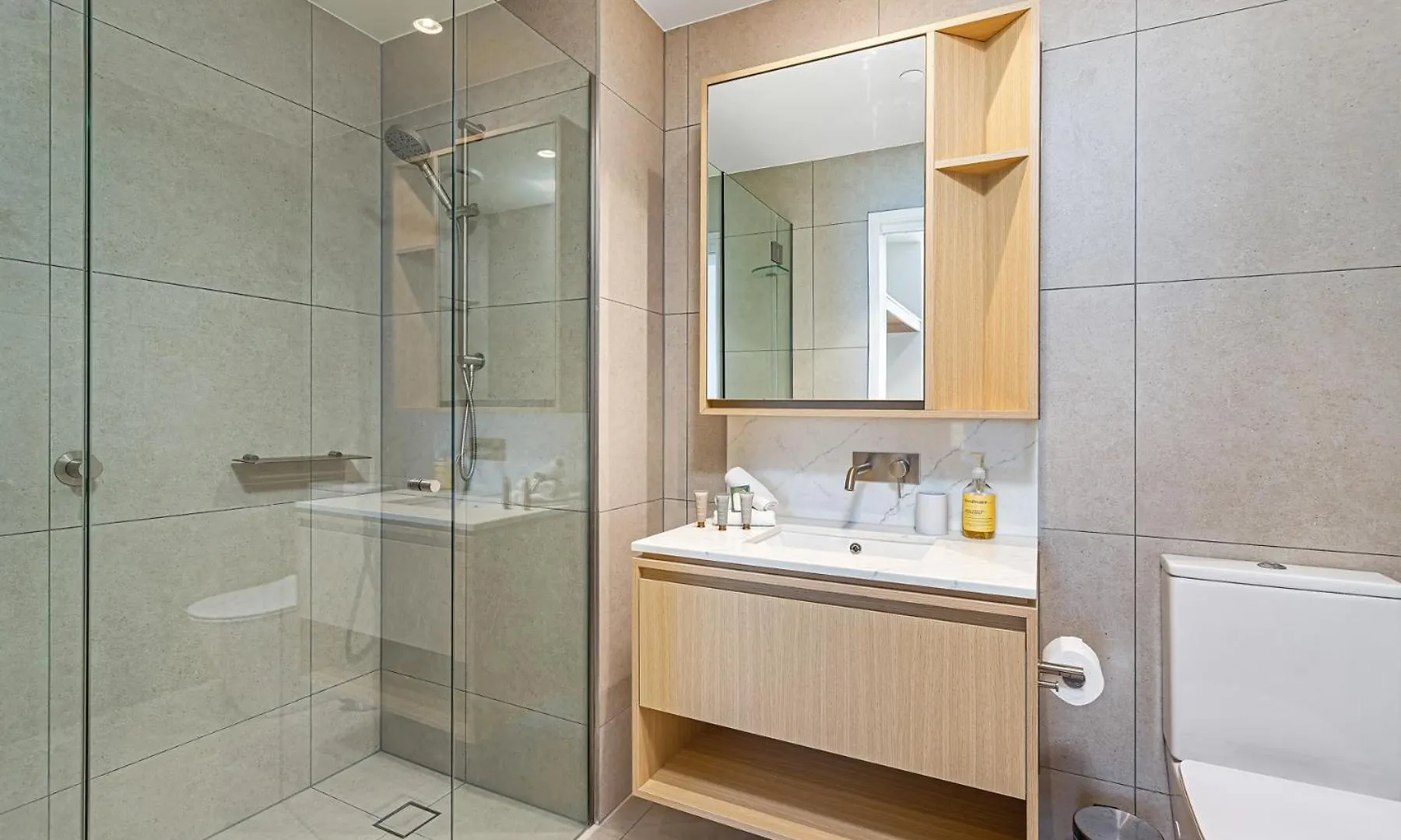 Three Bedroom Beachfront Apartment Gold Coast